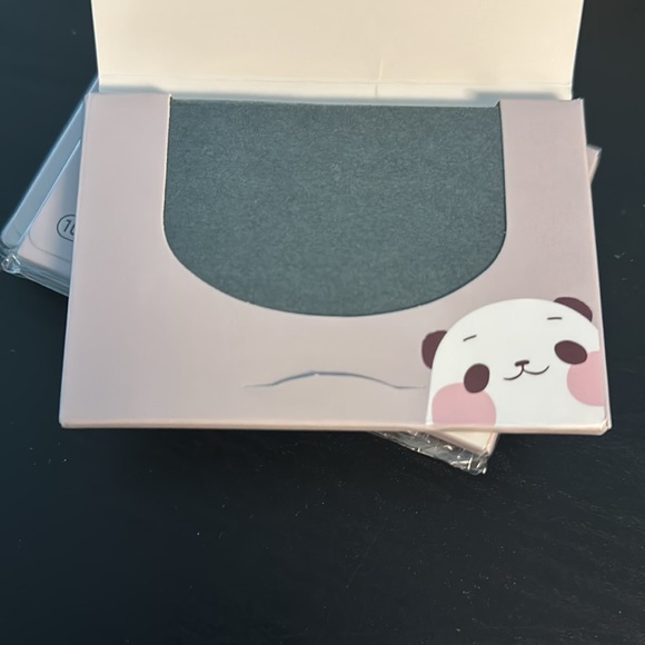 NWT - Oil control blotting paper - charcoal (5*100 pcs) - Picture 3 of 3